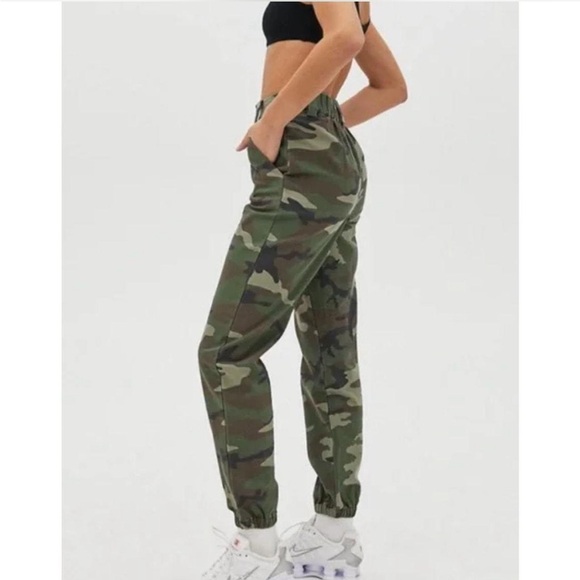 TNA Camo Alix Pants with Relaxed Fit and Elastic Waistband Size M - Picture 6 of 6